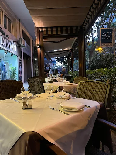 Terraza exterior del restaurante La Nonna di Luigi e Nella