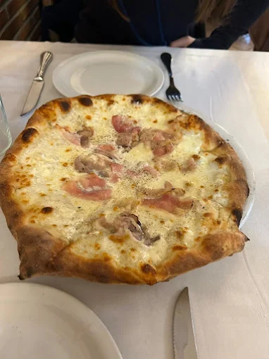 Pizza quattro formaggi